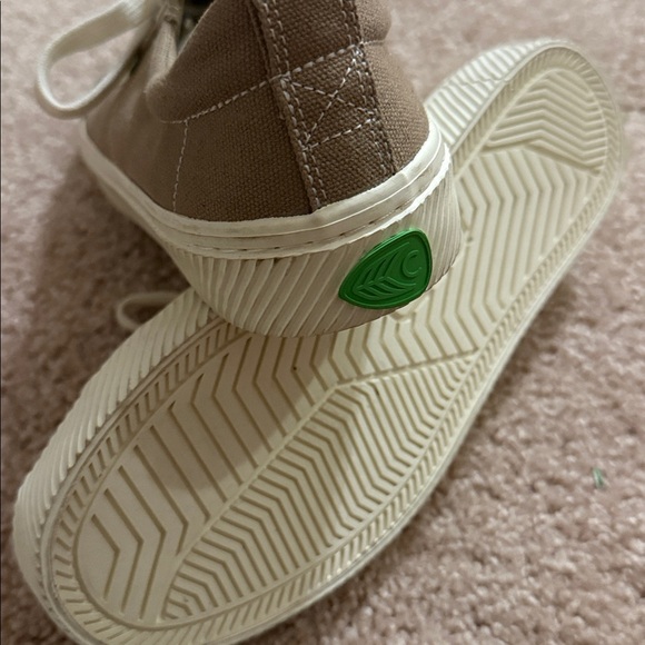 Cariuma Brown Canvas Sneakers with White Accents - Picture 6 of 7